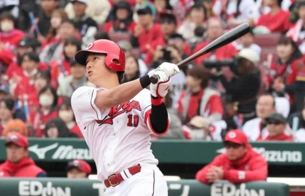 佐々木泰マツダスタジアム初ホームラン